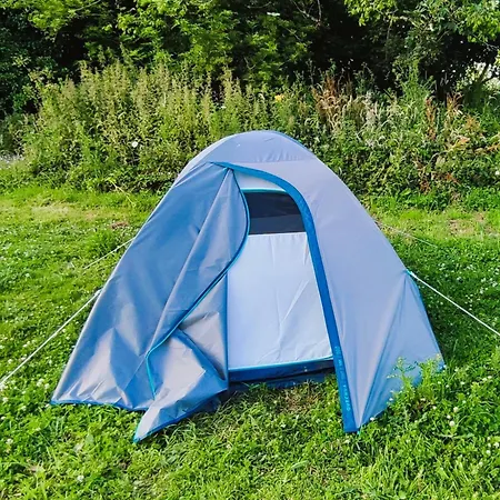 Campingplads Vieilles Charrues Petit-dejeuner Navette Et Priscine Inclus Dans Le Prix Proche Carhaix